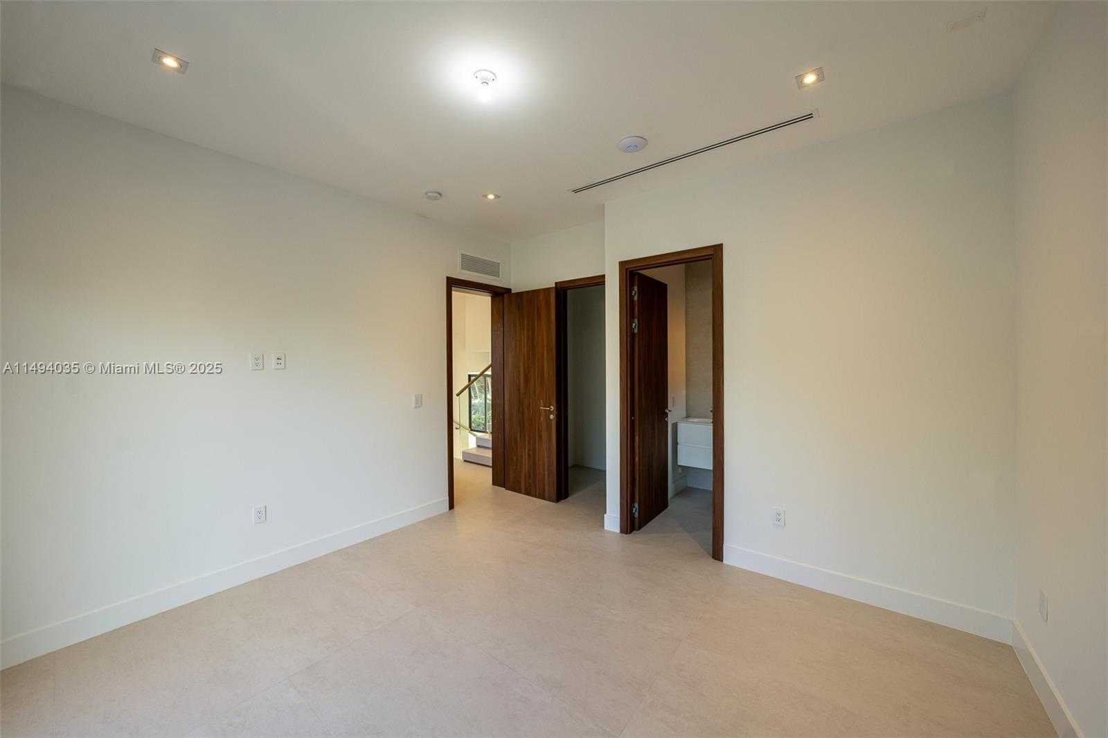 Small Image of 760 WOODCREST RD, Key Biscayne Number 15