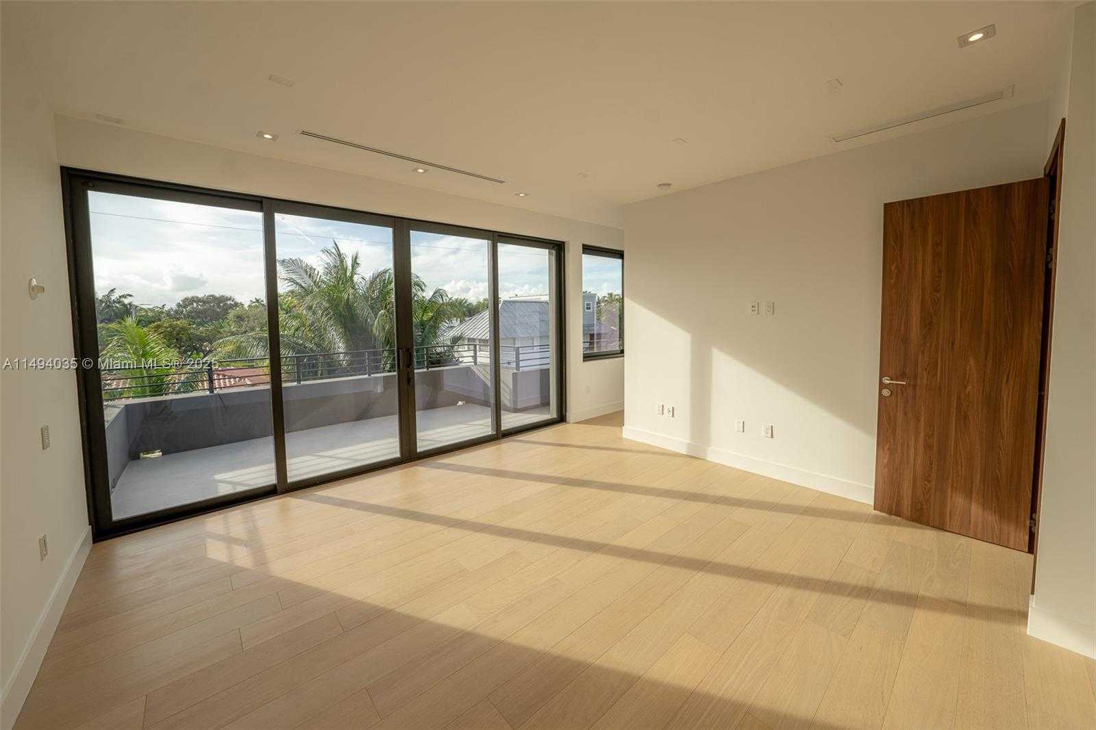 Small Image of 760 WOODCREST RD, Key Biscayne Number 16