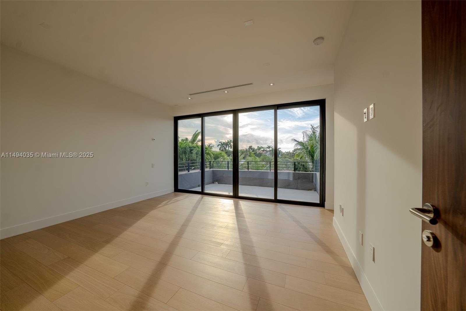 Small Image of 760 WOODCREST RD, Key Biscayne Number 17