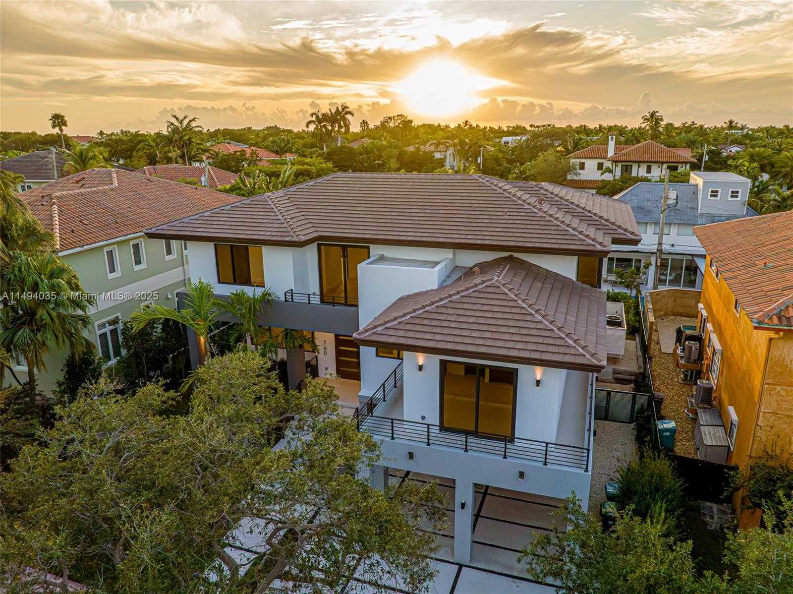 Small Image of 760 WOODCREST RD, Key Biscayne Number 2