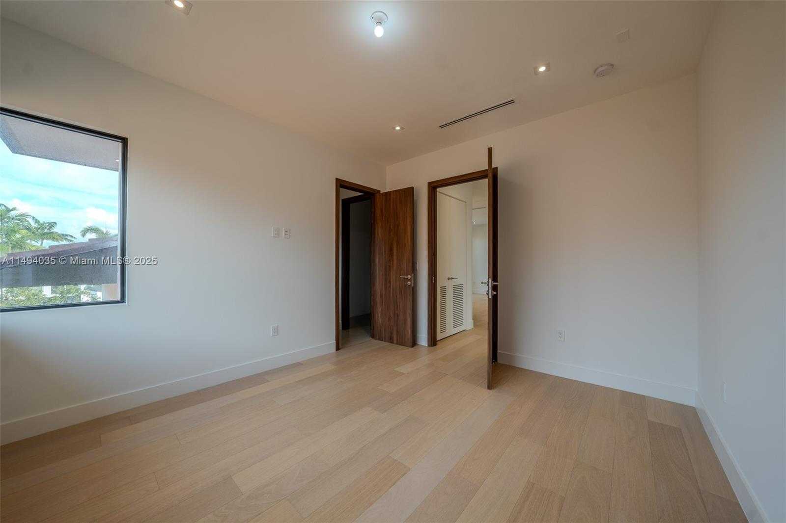 Small Image of 760 WOODCREST RD, Key Biscayne Number 22