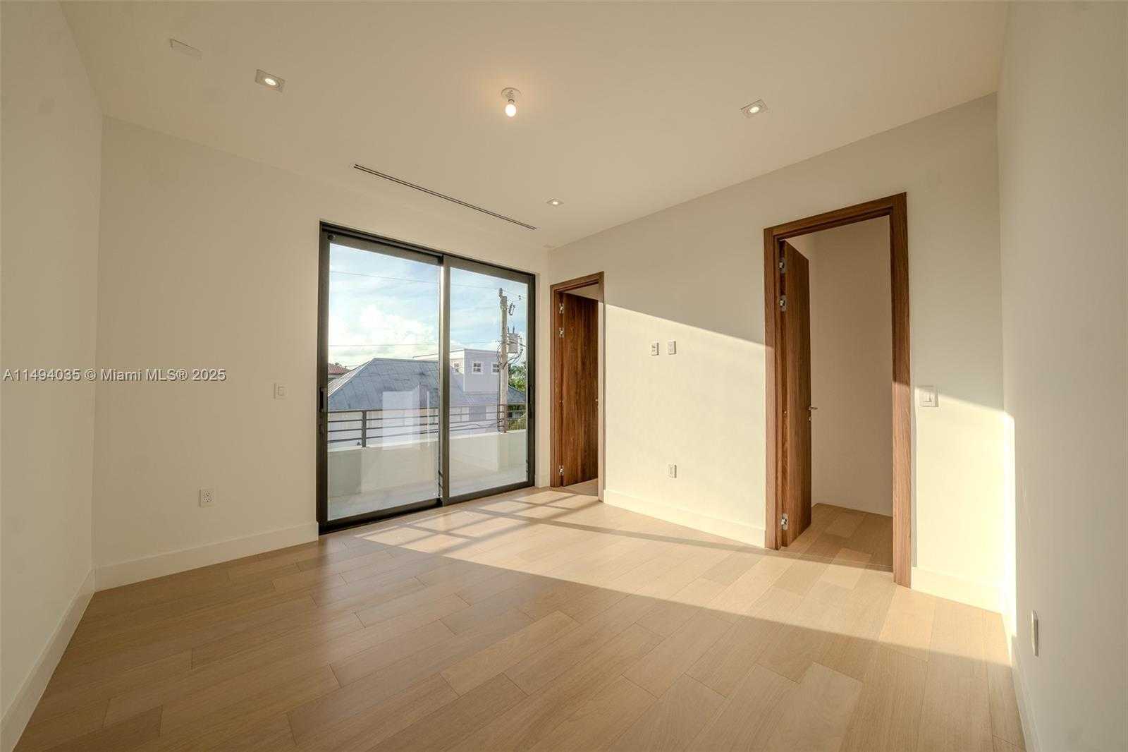 Small Image of 760 WOODCREST RD, Key Biscayne Number 23
