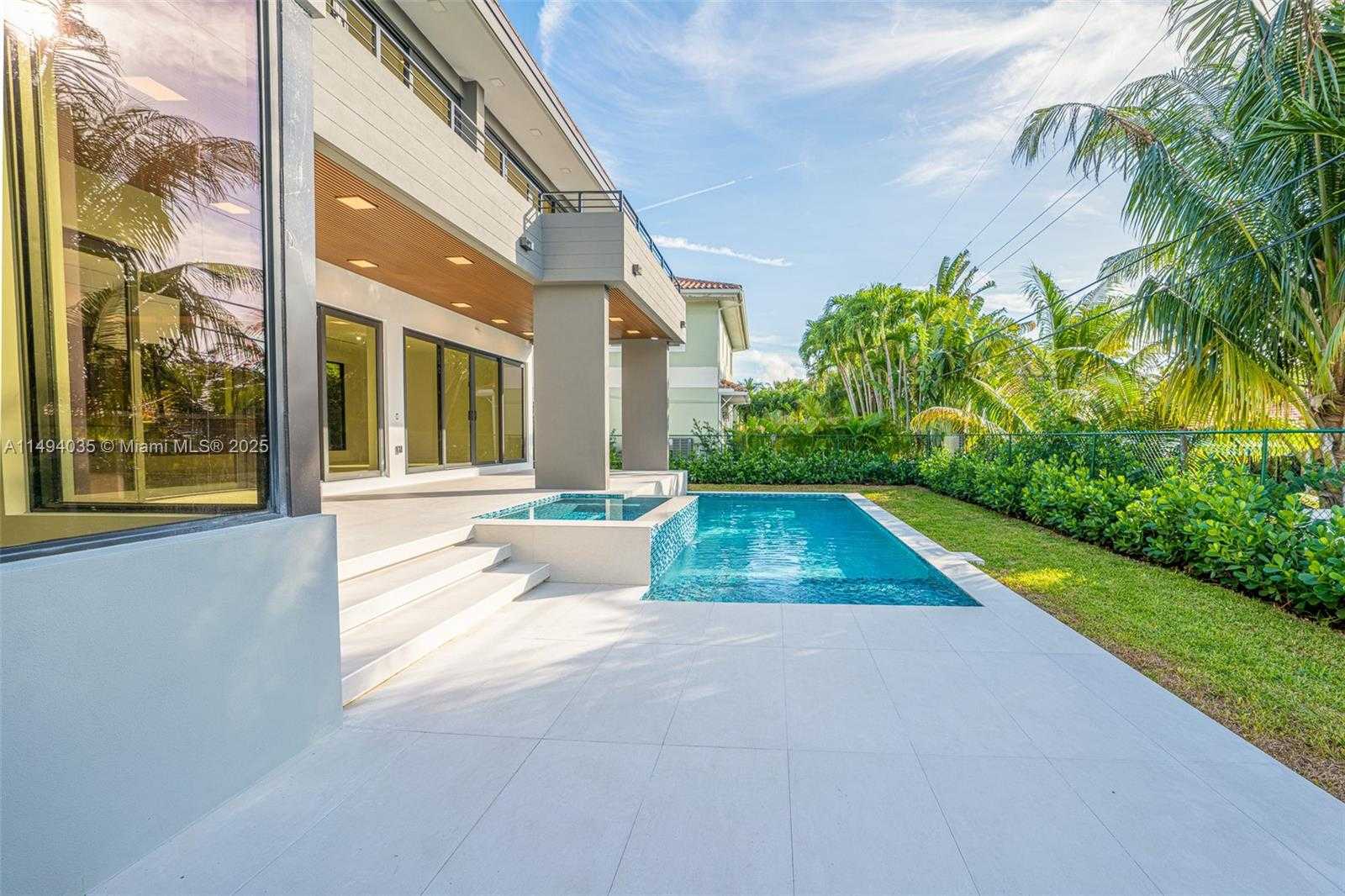 Small Image of 760 WOODCREST RD, Key Biscayne Number 24