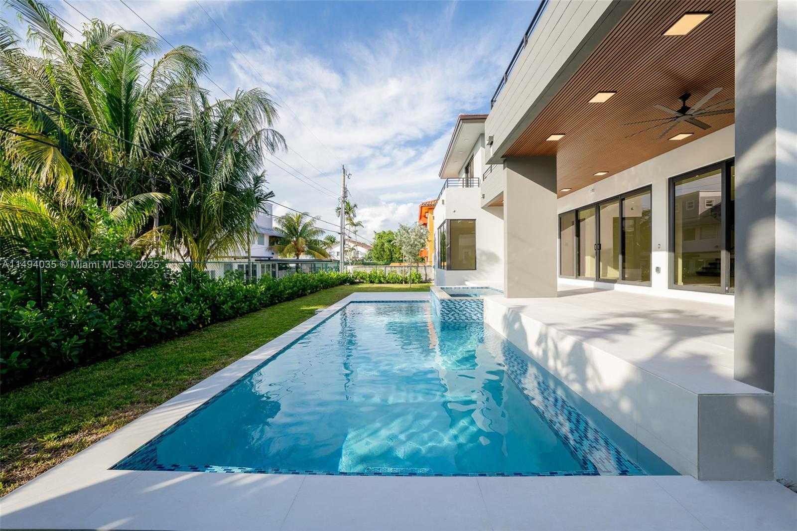 Small Image of 760 WOODCREST RD, Key Biscayne Number 25