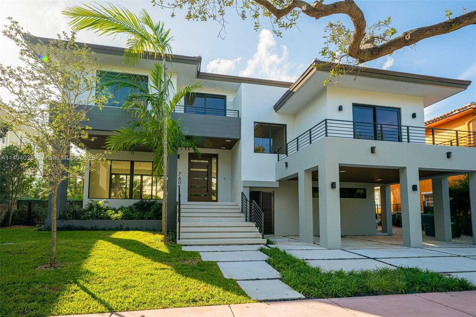 Small Image of 760 WOODCREST RD, Key Biscayne Number 3