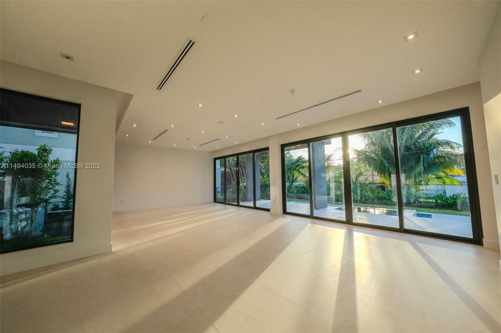 Small Image of 760 WOODCREST RD, Key Biscayne Number 7