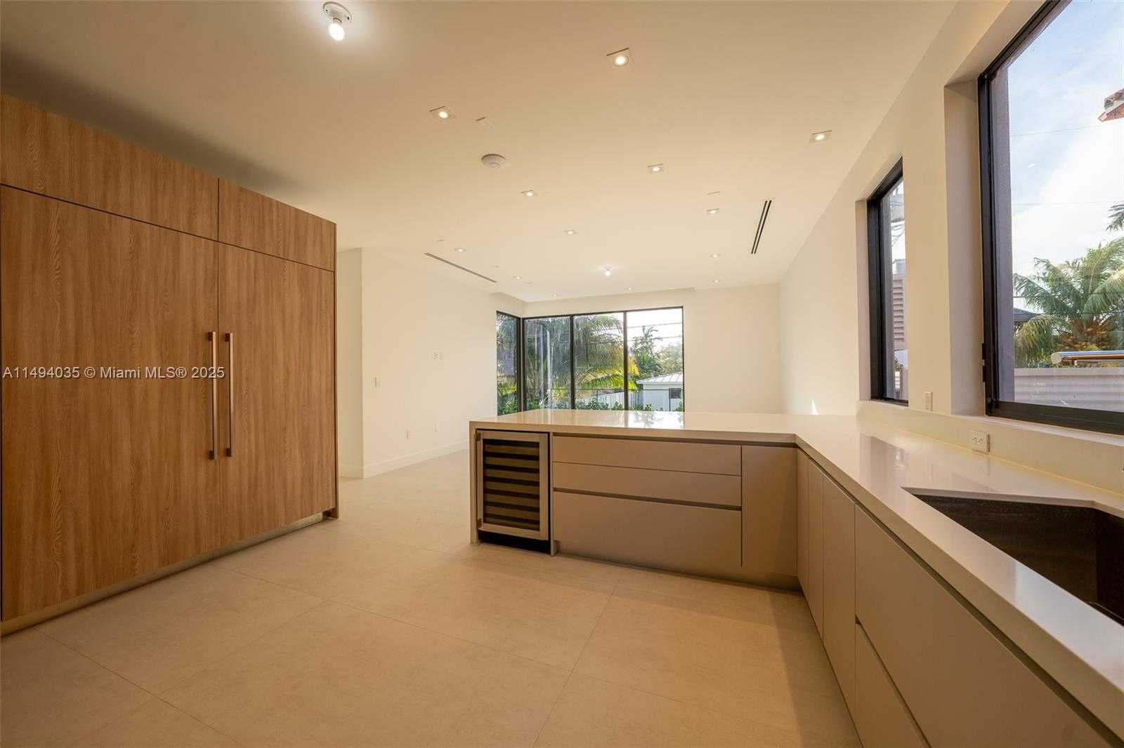 Small Image of 760 WOODCREST RD, Key Biscayne Number 8