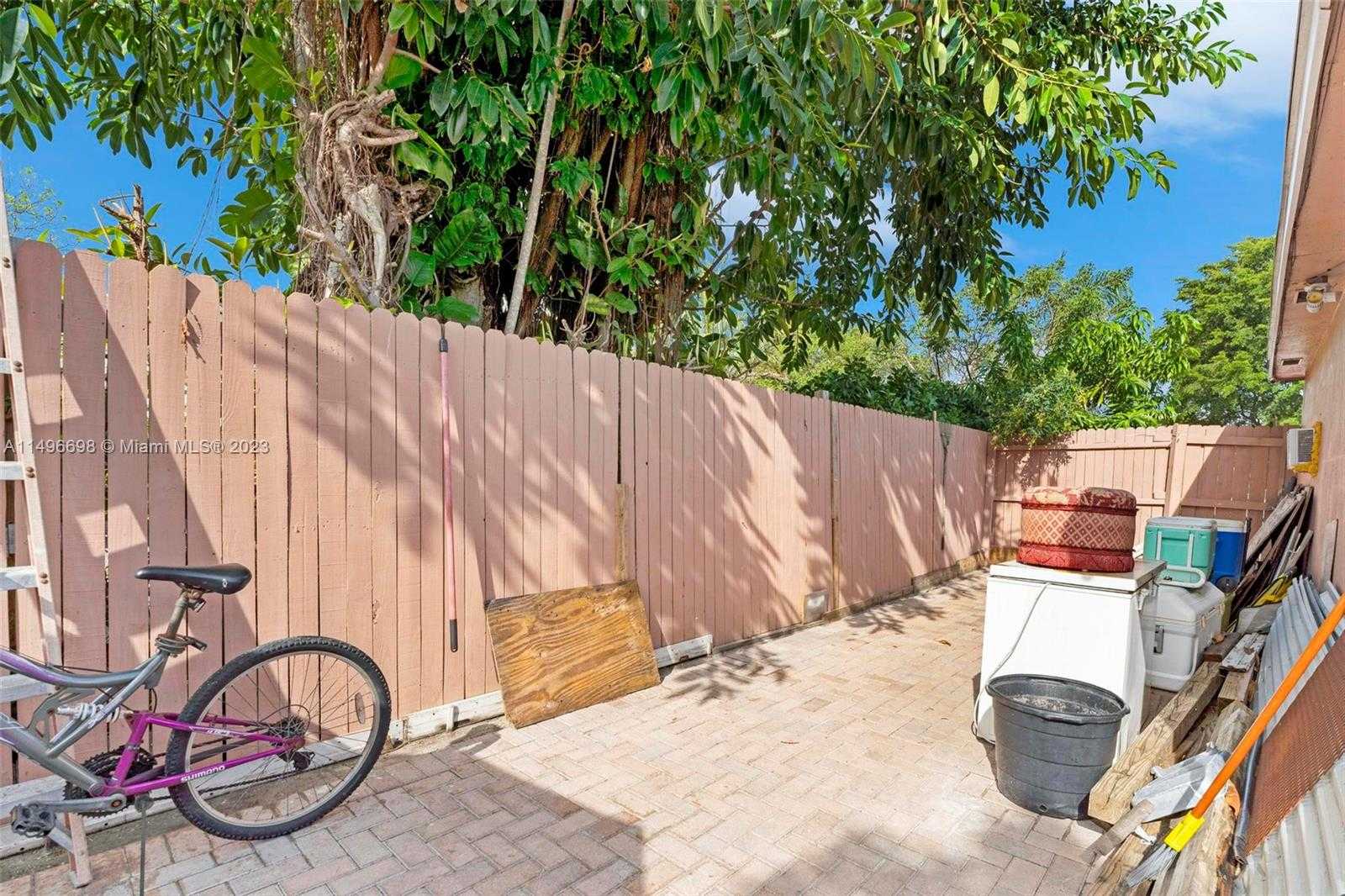Small Image of 1026, West Palm Beach Number 16