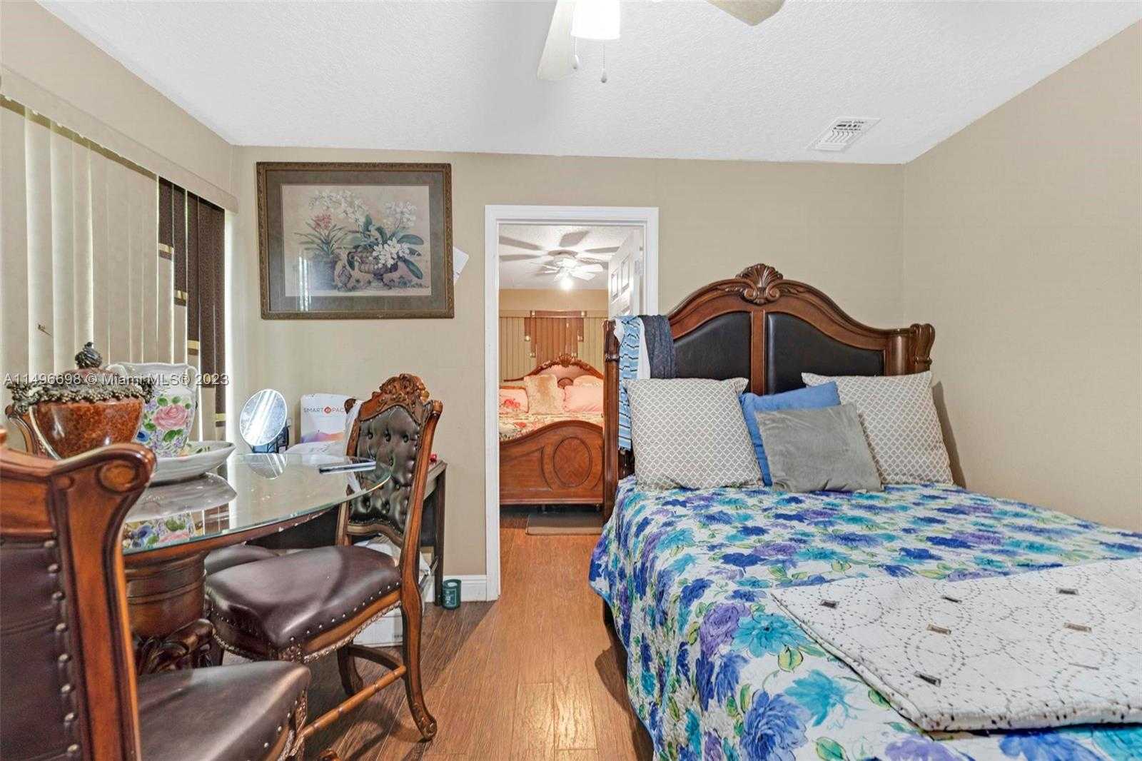 Small Image of 1026, West Palm Beach Number 25