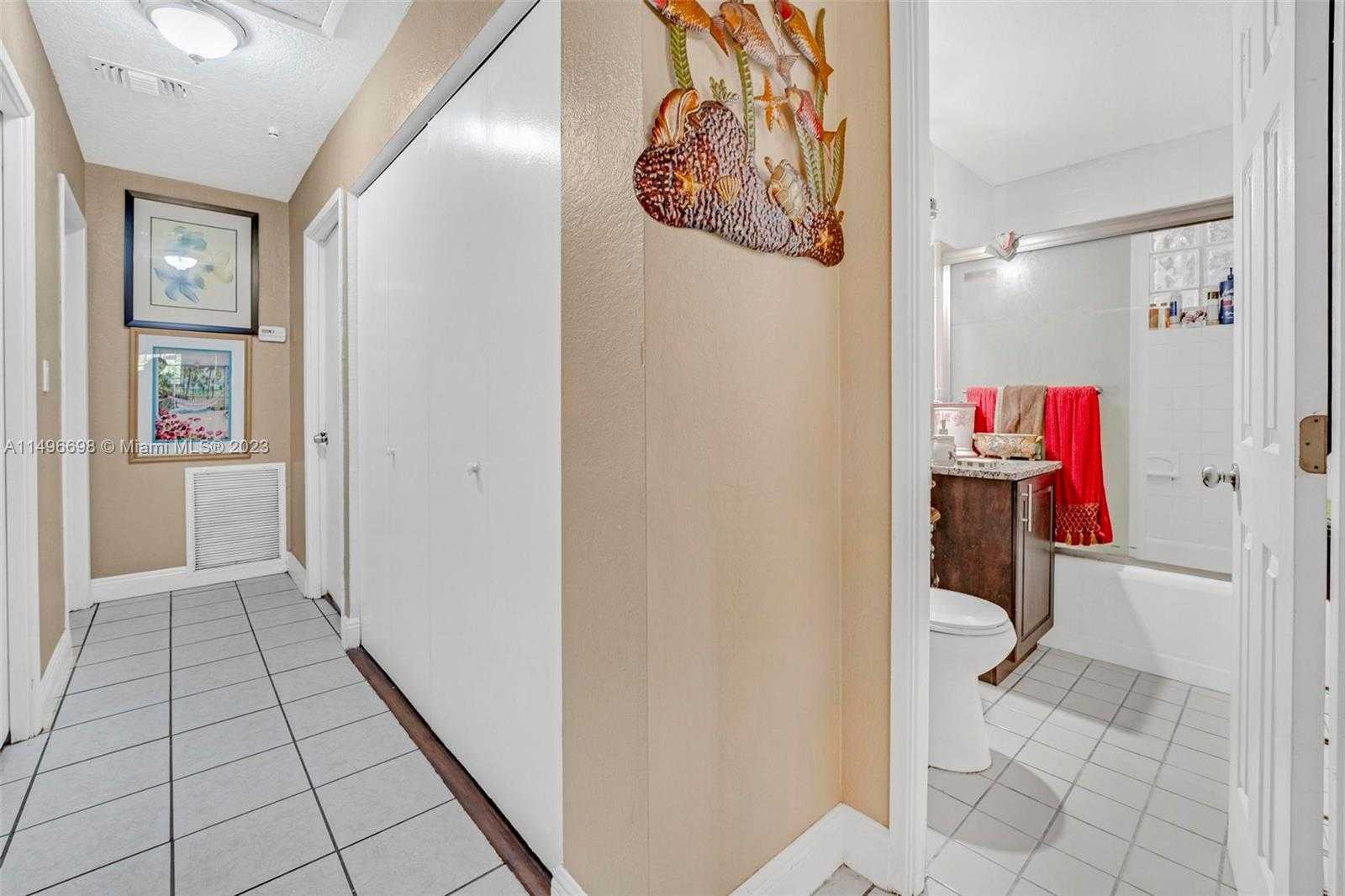 Small Image of 1026, West Palm Beach Number 30