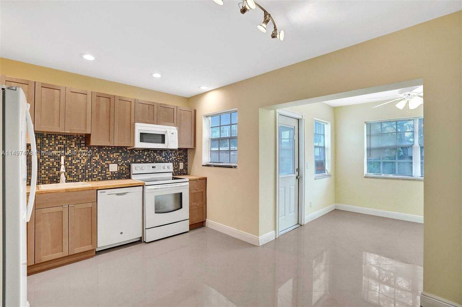 Small Image of 210 NORTH 72ND AVE, Hollywood Number 16