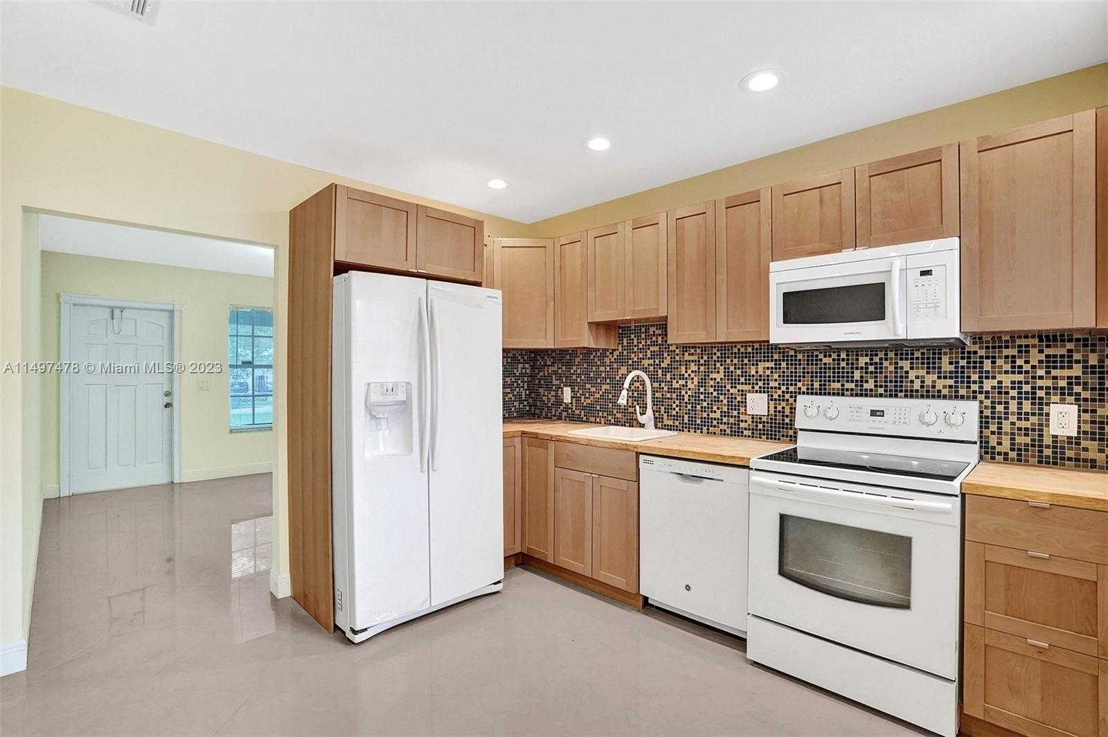 Small Image of 210 NORTH 72ND AVE, Hollywood Number 18
