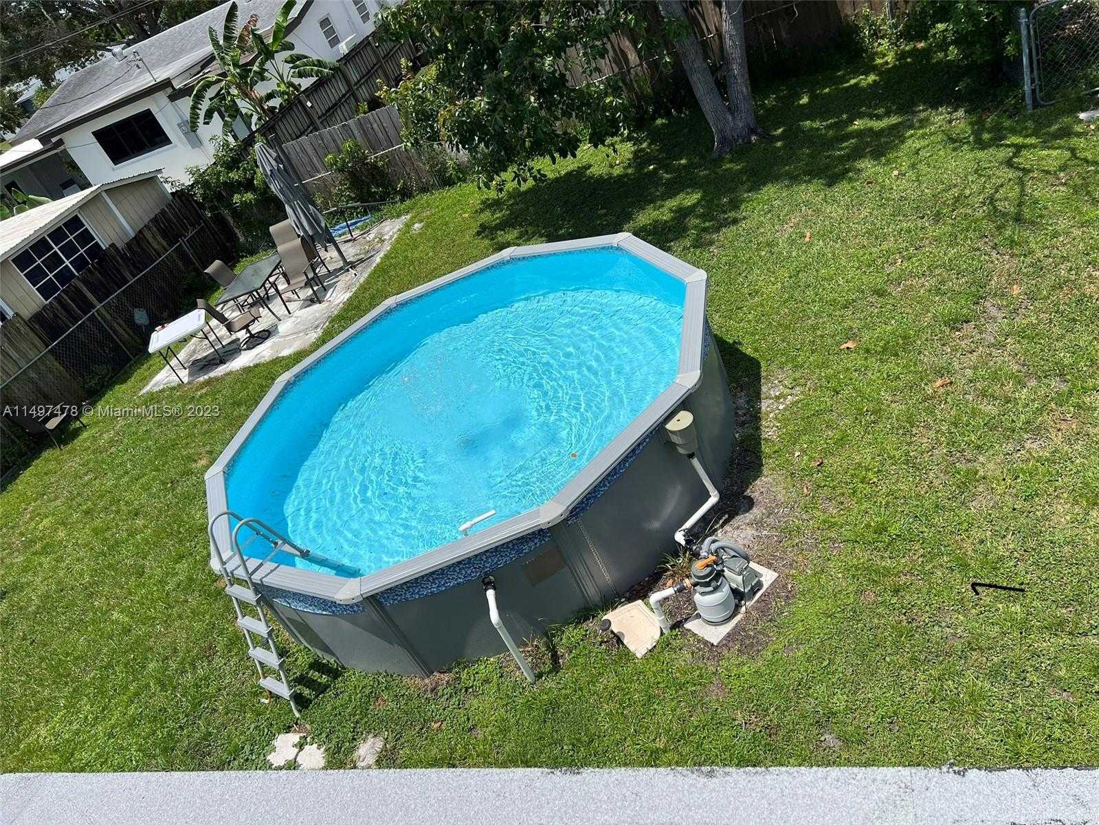 Small Image of 210 NORTH 72ND AVE, Hollywood Number 2