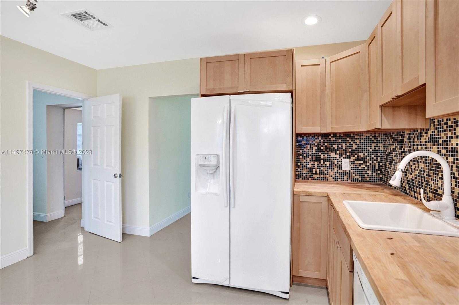 Small Image of 210 NORTH 72ND AVE, Hollywood Number 23