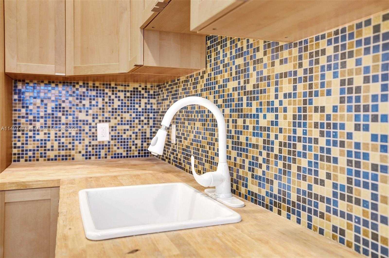 Small Image of 210 NORTH 72ND AVE, Hollywood Number 24