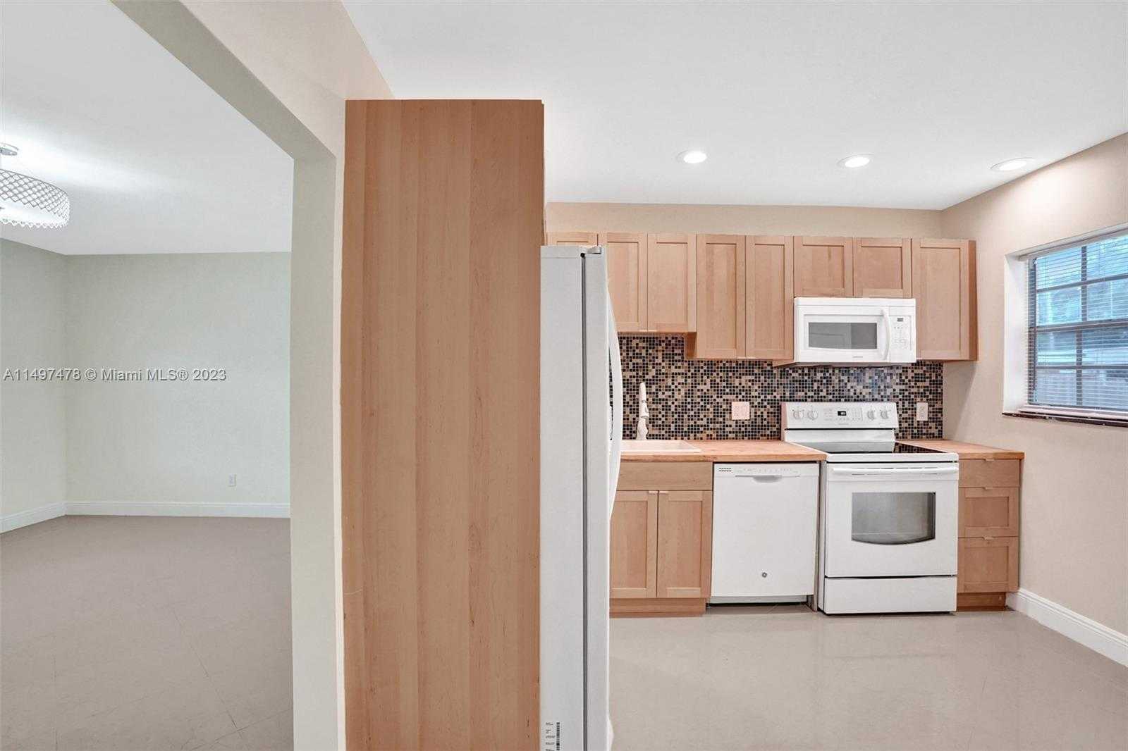 Small Image of 210 NORTH 72ND AVE, Hollywood Number 30