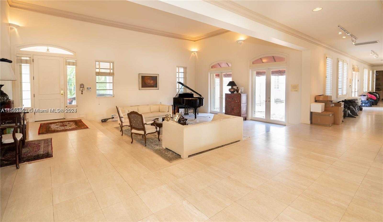 Small Image of 44, Bal Harbour Number 12