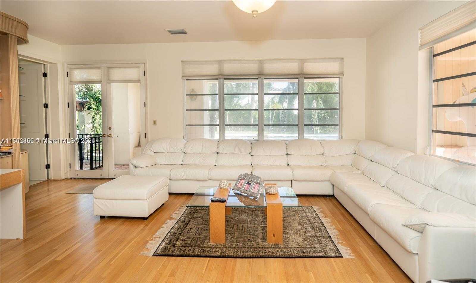 Small Image of 44, Bal Harbour Number 13