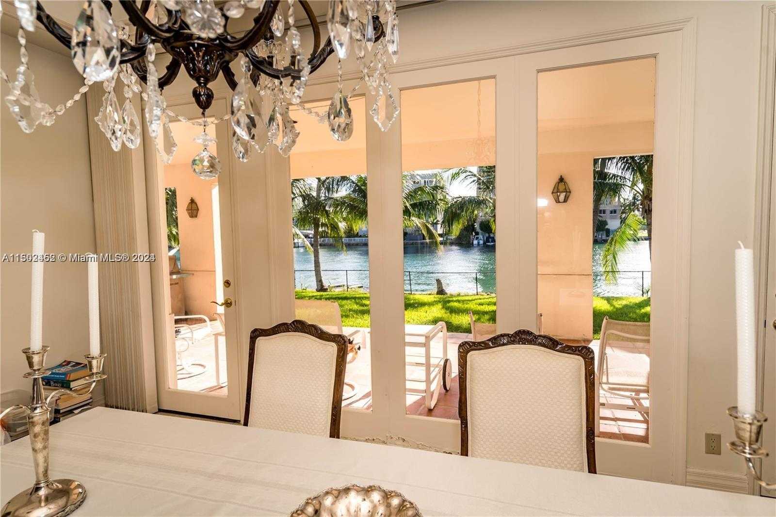 Small Image of 44, Bal Harbour Number 17