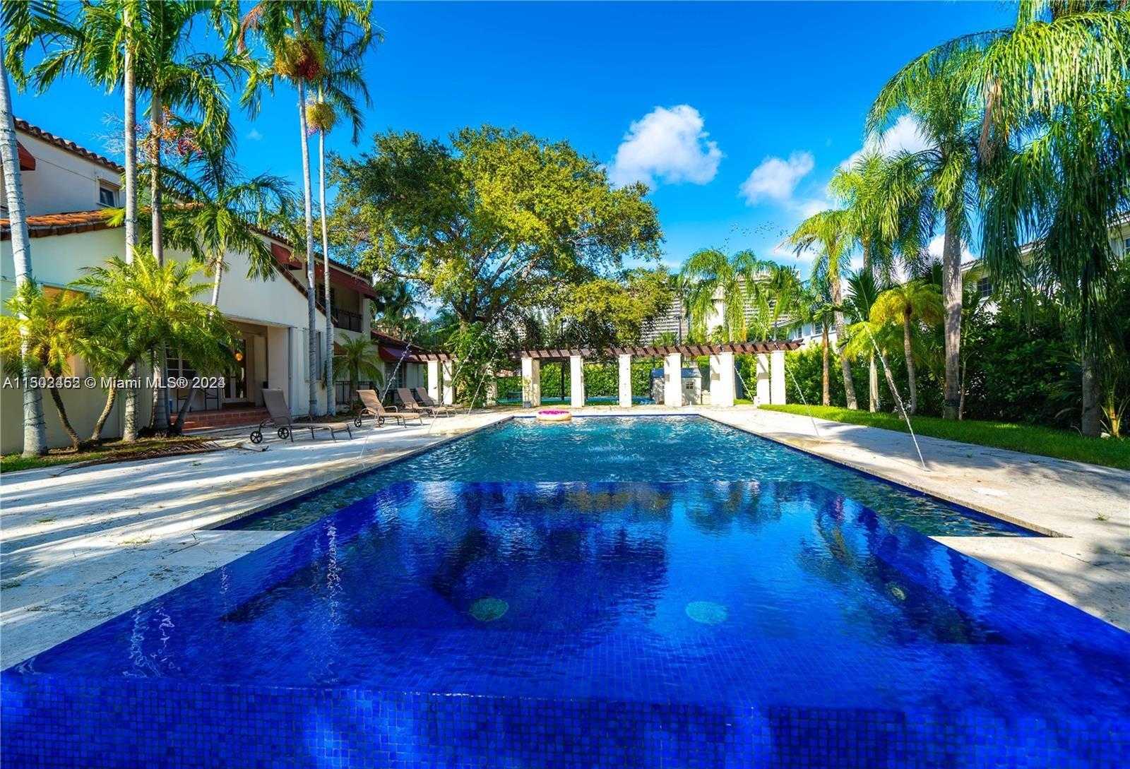 Small Image of 44, Bal Harbour Number 19