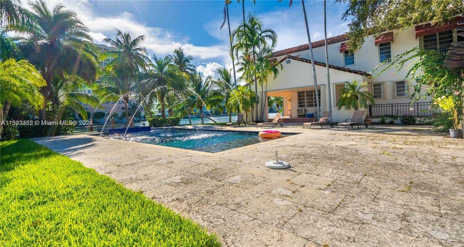 Small Image of 44, Bal Harbour Number 21