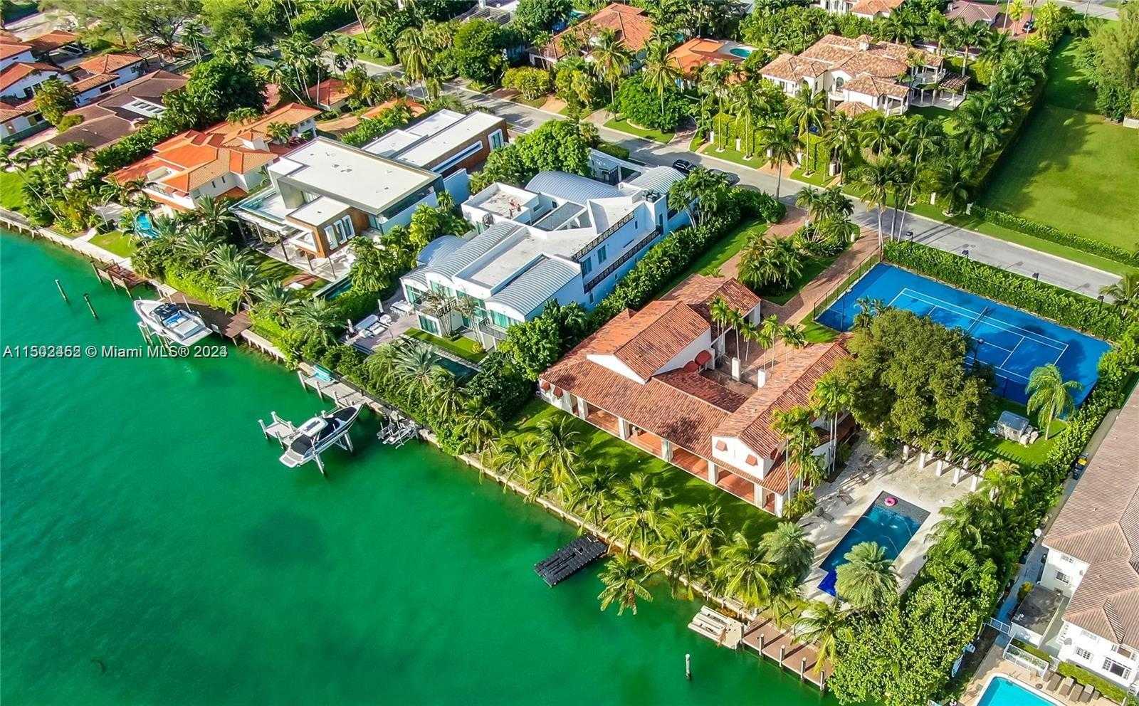 Small Image of 44, Bal Harbour Number 22