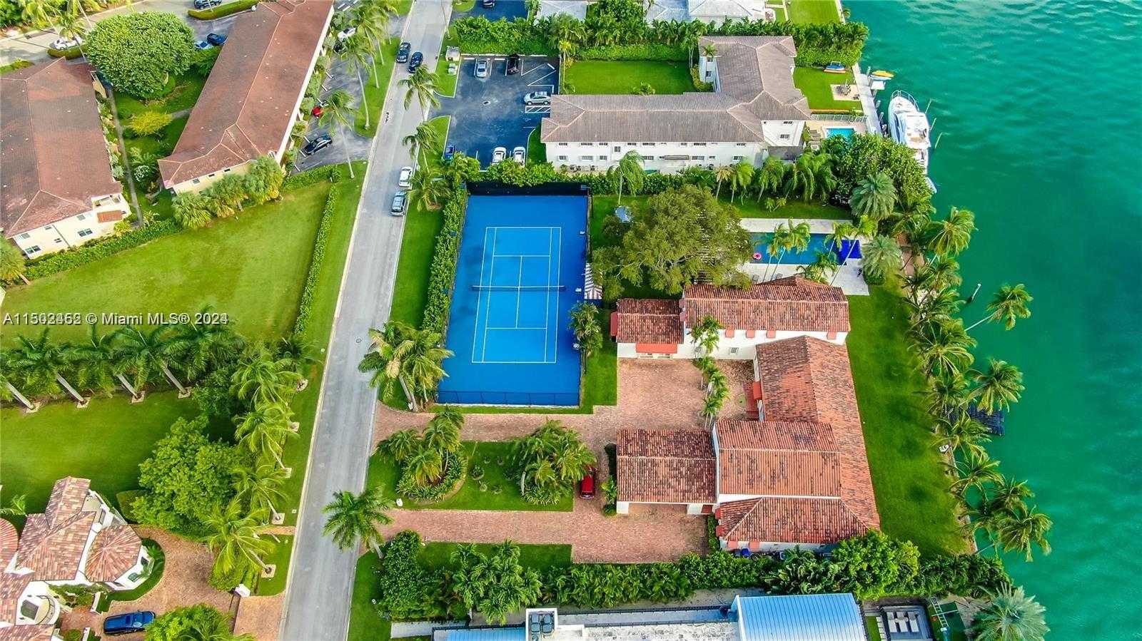 Small Image of 44, Bal Harbour Number 24