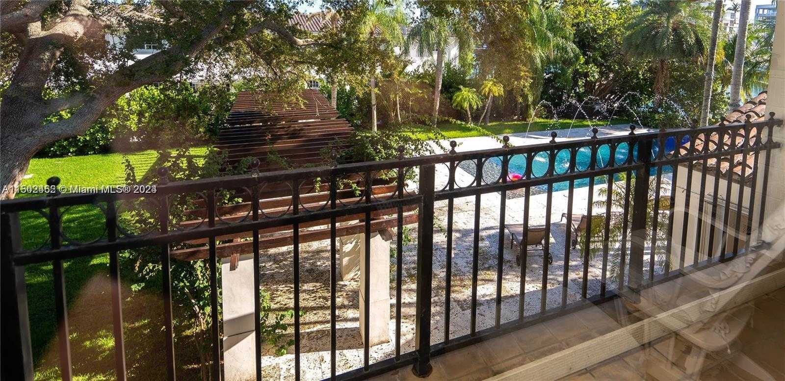 Small Image of 44, Bal Harbour Number 26