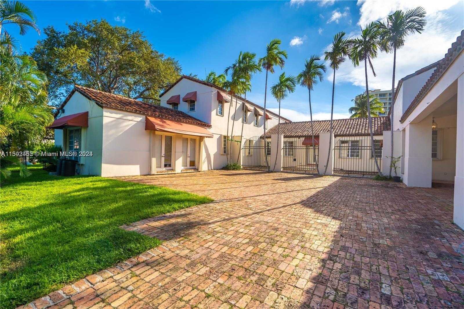 Small Image of 44, Bal Harbour Number 27