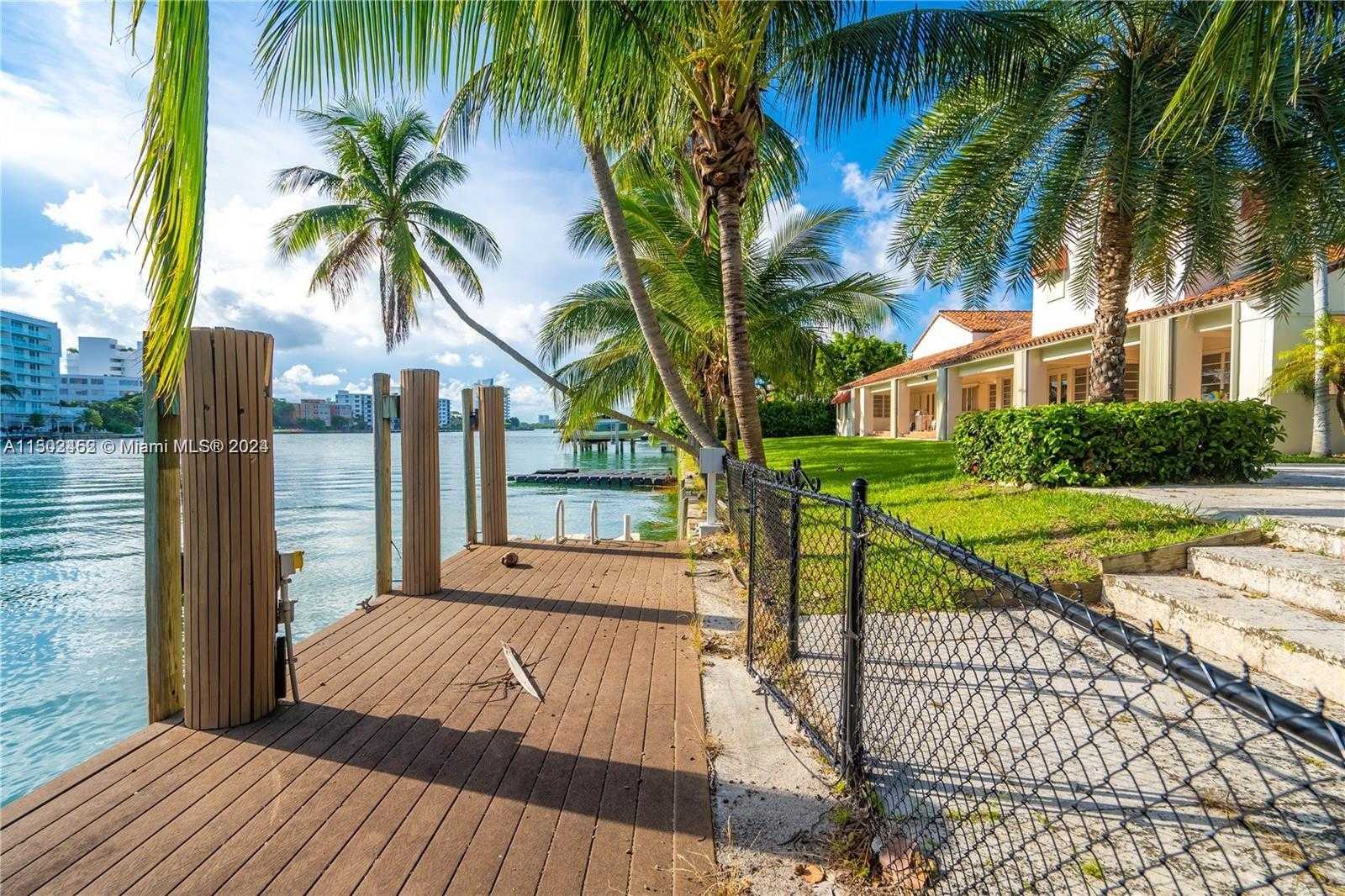 Small Image of 44, Bal Harbour Number 31