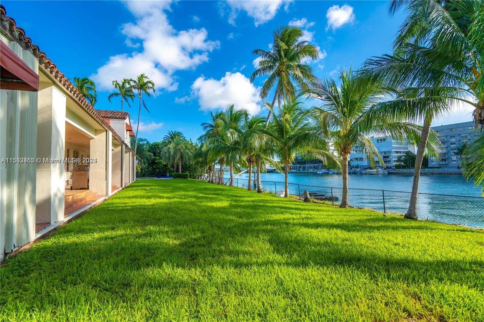 Small Image of 44, Bal Harbour Number 32