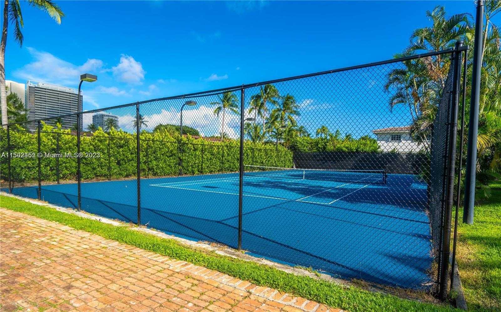 Small Image of 44, Bal Harbour Number 38