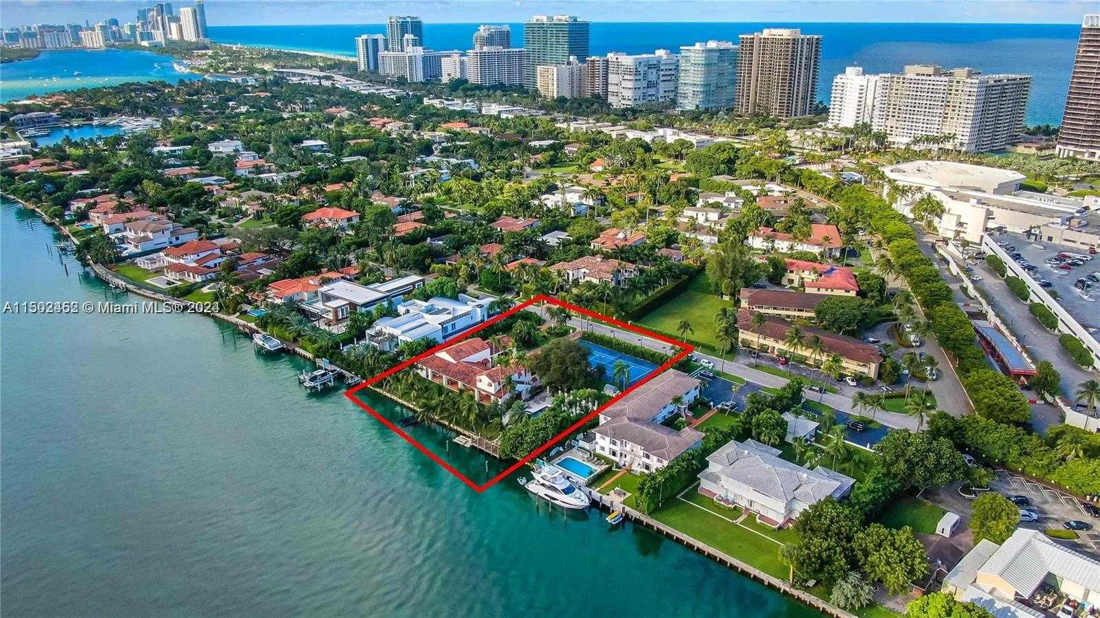 Small Image of 44, Bal Harbour Number 4