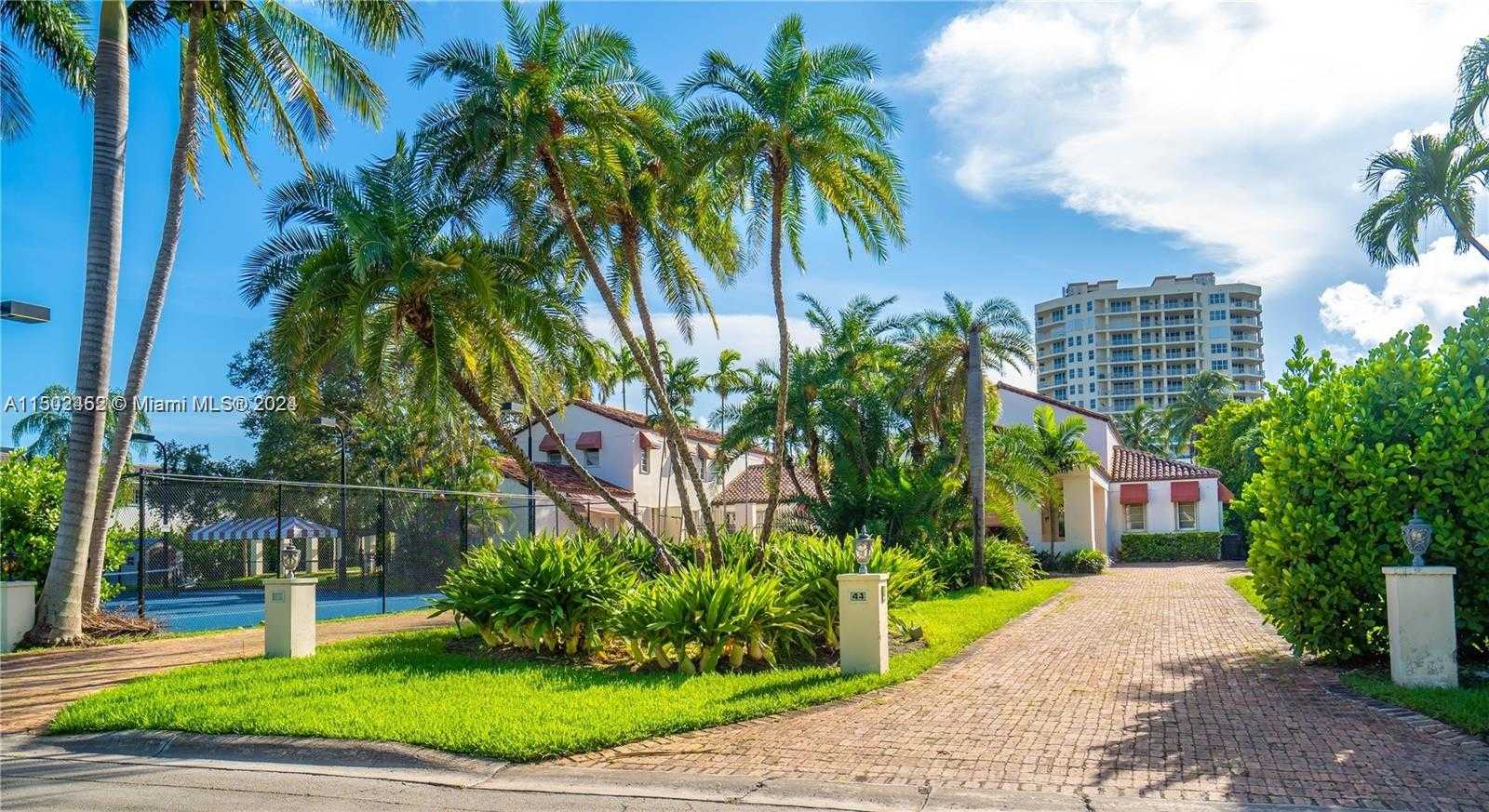Small Image of 44, Bal Harbour Number 7