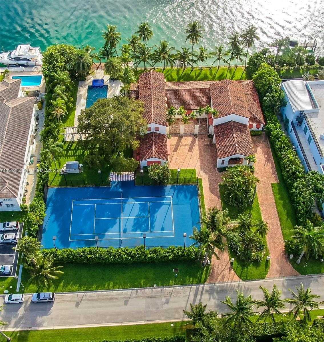 Small Image of 44, Bal Harbour Number 8
