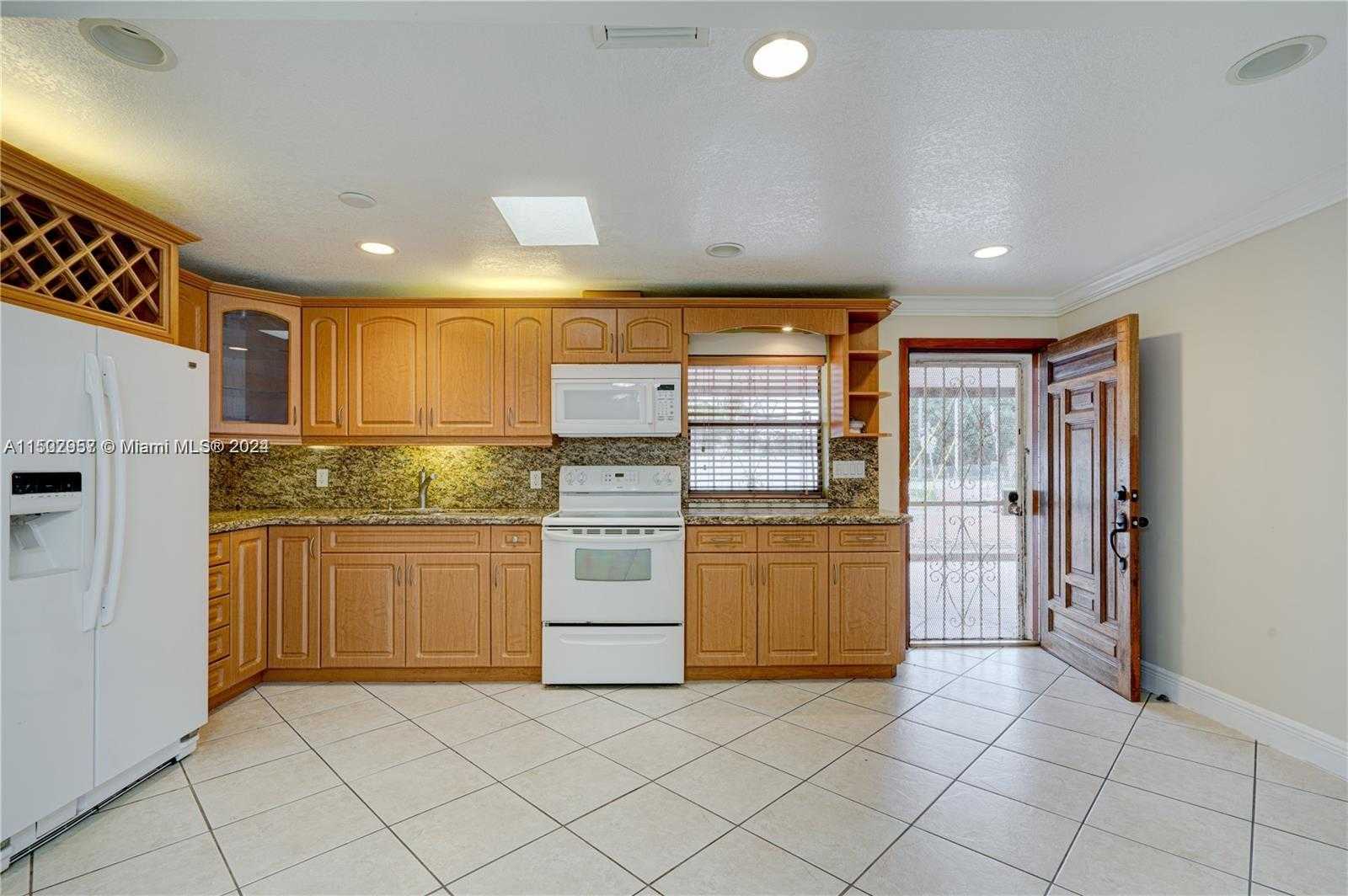 Small Image of 450 EAST 7TH AVE, Hialeah Number 14
