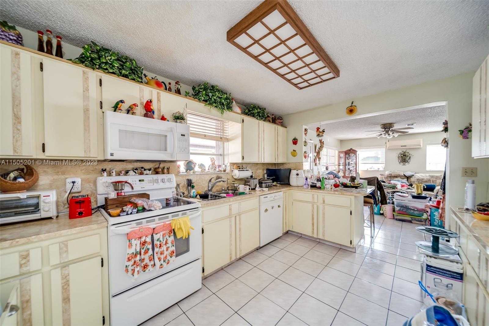 Small Image of 854 EAST 24TH ST, Hialeah Number 14