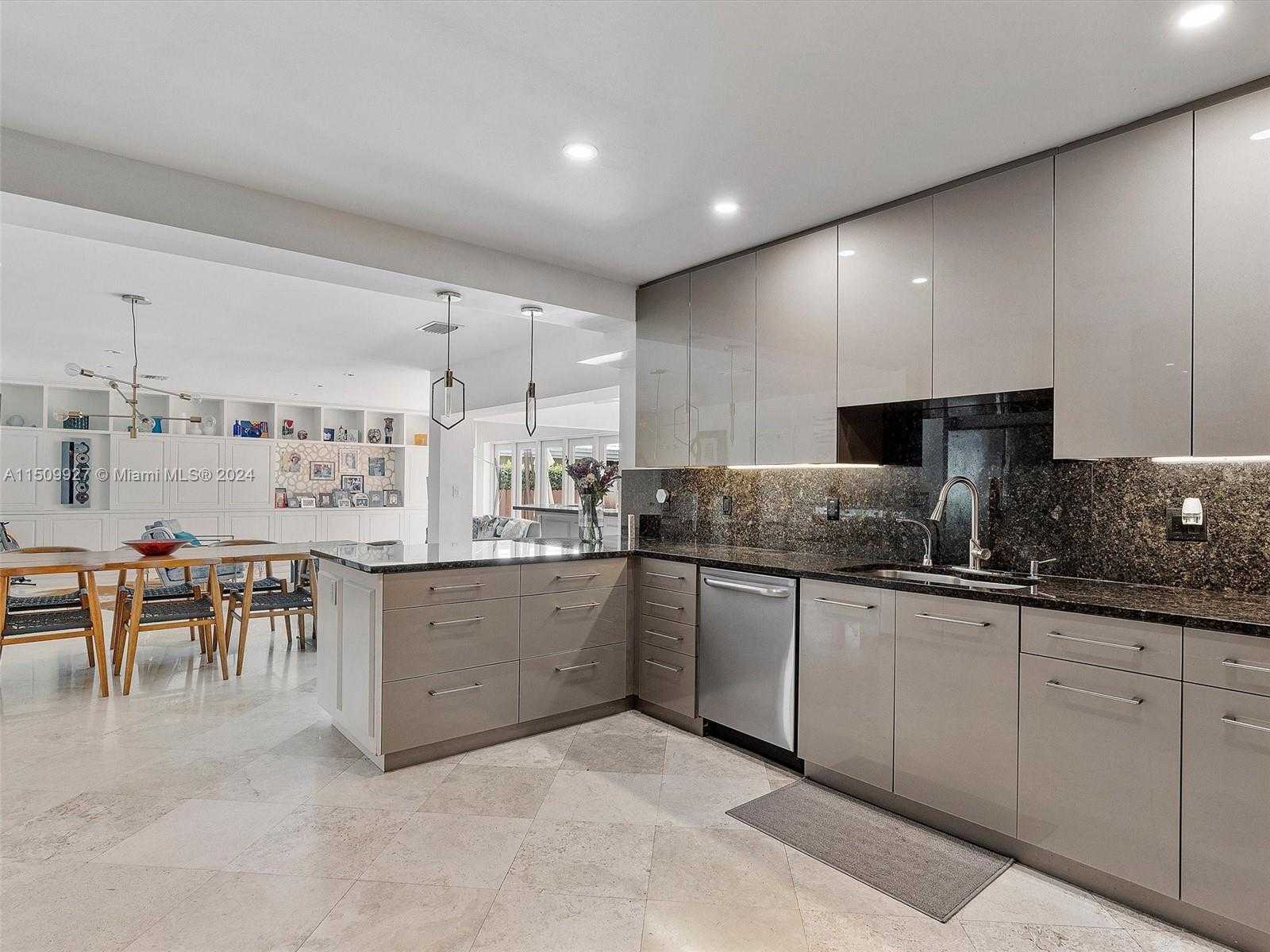 Small Image of 1231 96TH ST, Bay Harbor Islands Number 14