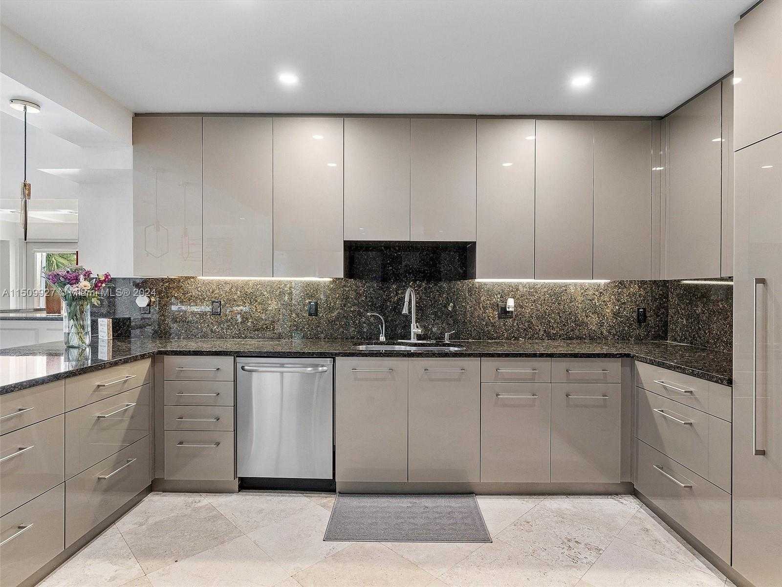 Small Image of 1231 96TH ST, Bay Harbor Islands Number 15