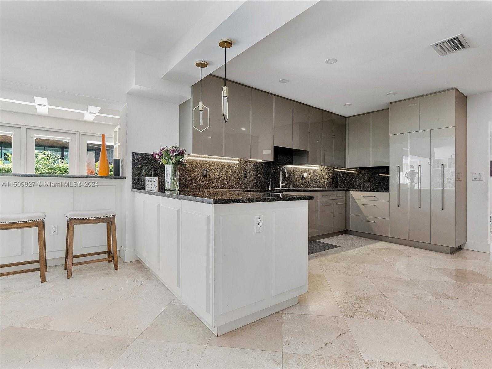 Small Image of 1231 96TH ST, Bay Harbor Islands Number 18