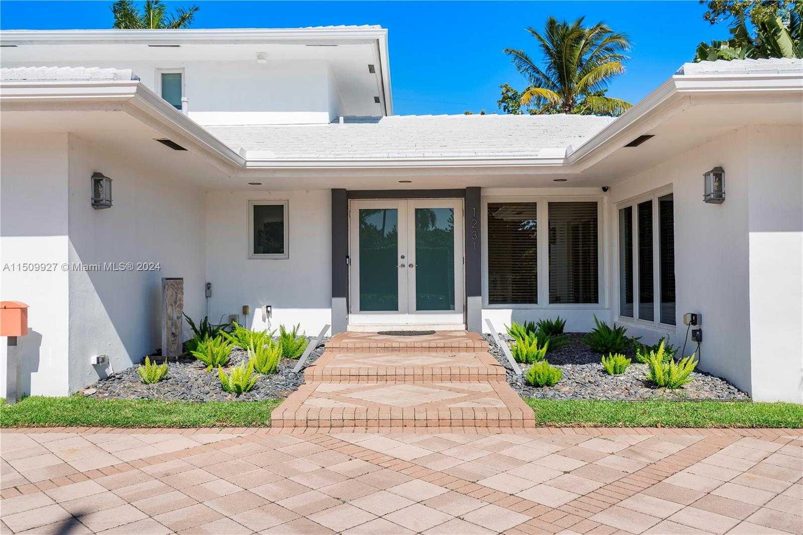 Small Image of 1231 96TH ST, Bay Harbor Islands Number 3