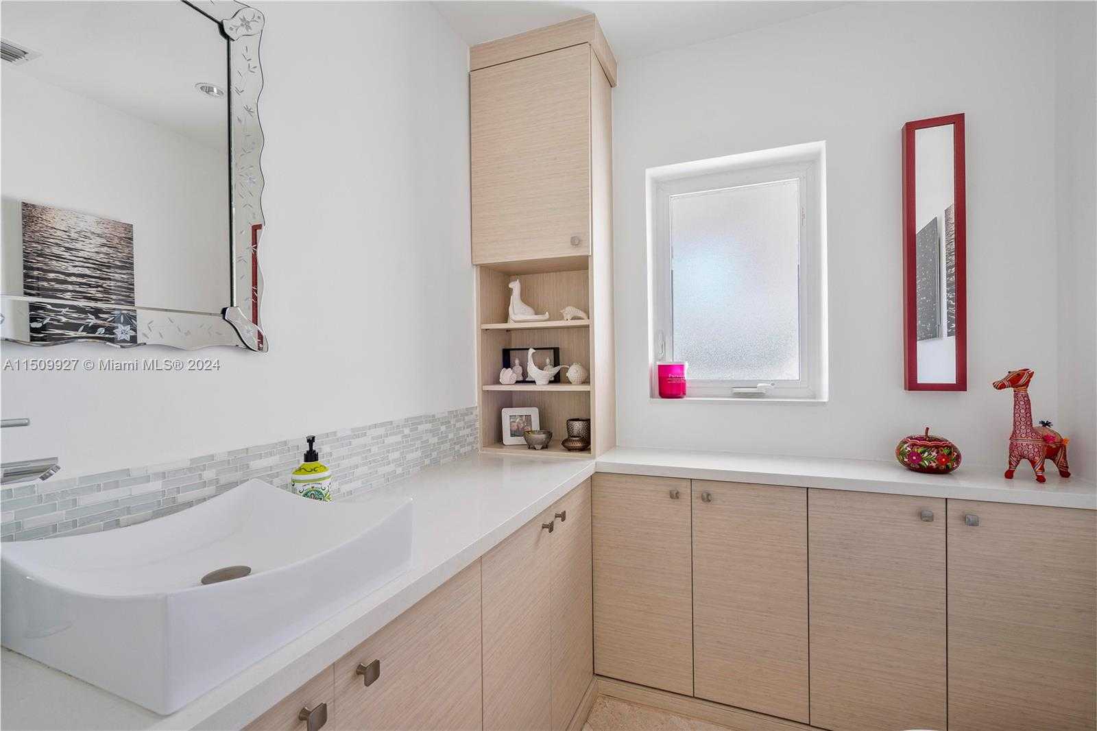 Small Image of 1231 96TH ST, Bay Harbor Islands Number 32