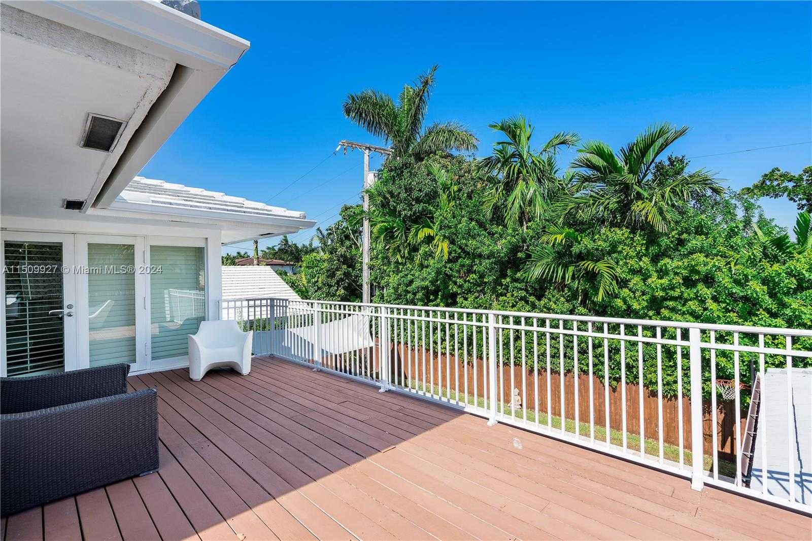 Small Image of 1231 96TH ST, Bay Harbor Islands Number 39
