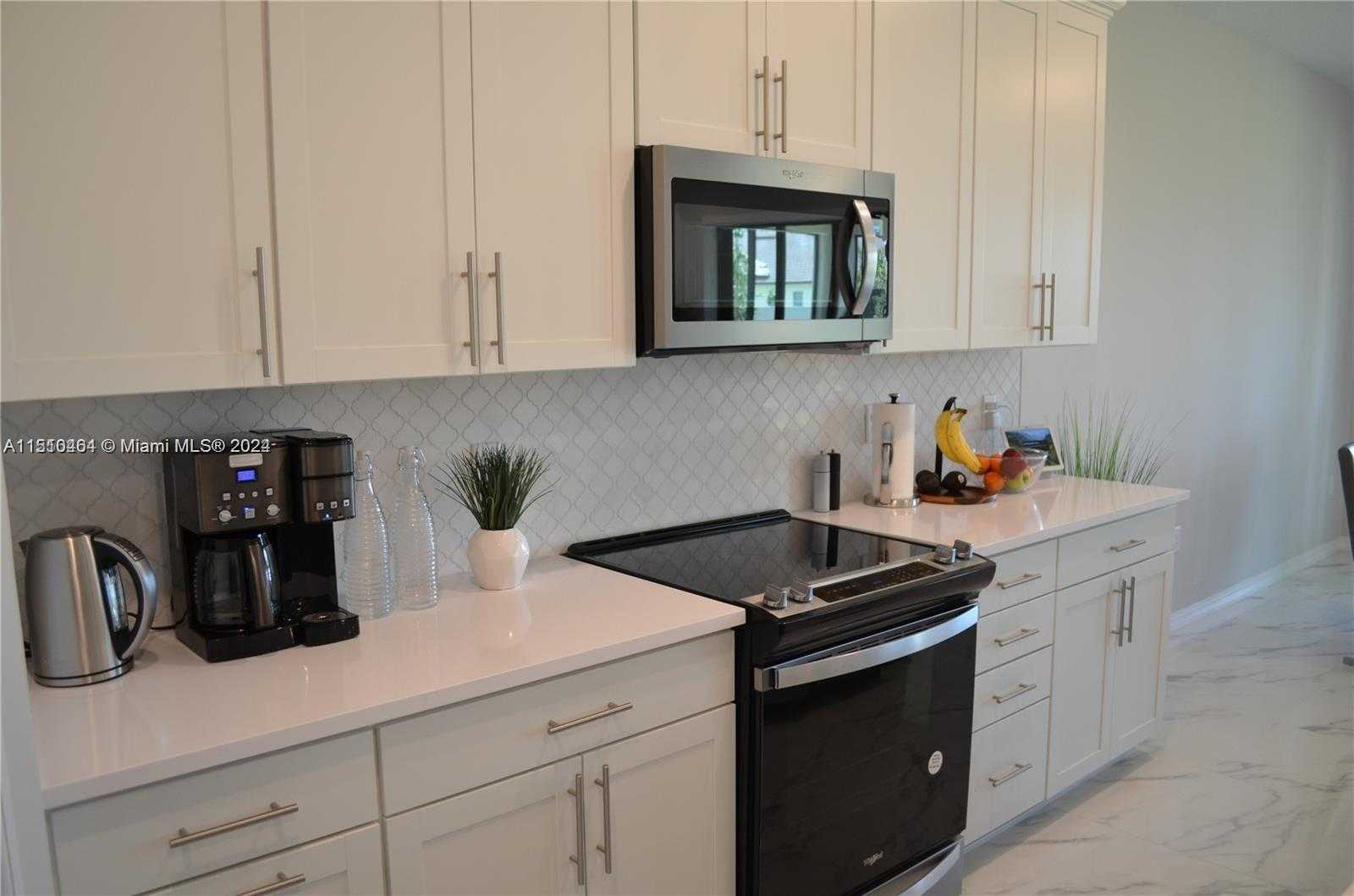 Small Image of 8161 NW 78th St, Tamarac, FL 33321, USA Number 12