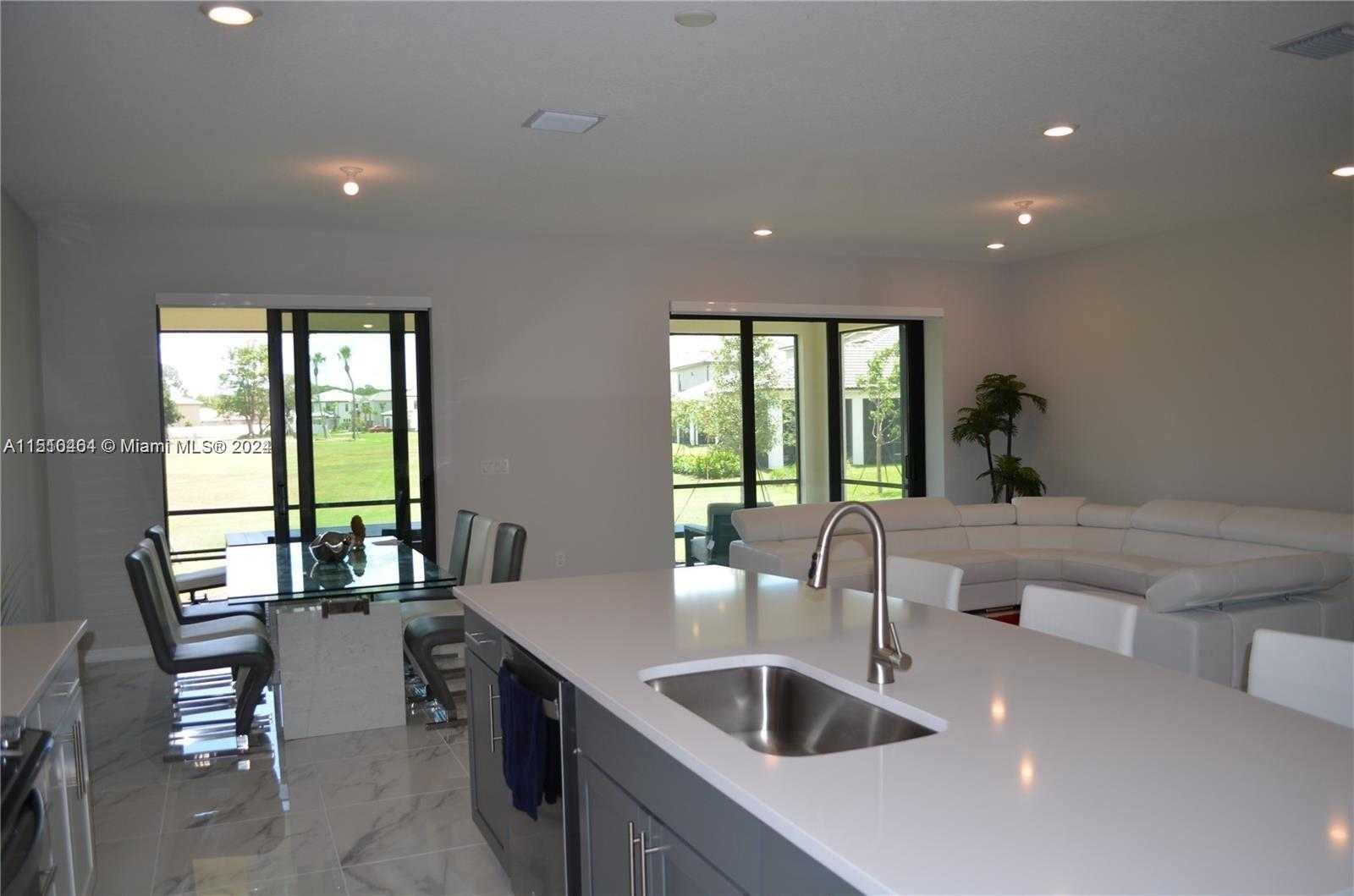 Small Image of 8161 NW 78th St, Tamarac, FL 33321, USA Number 15