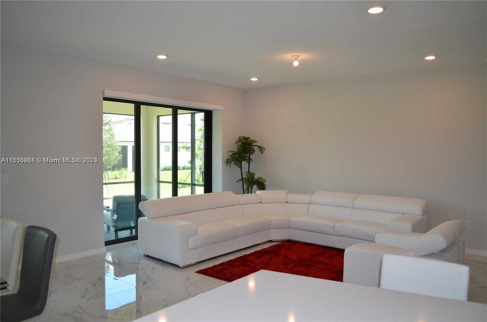 Small Image of 8161 NW 78th St, Tamarac, FL 33321, USA Number 16