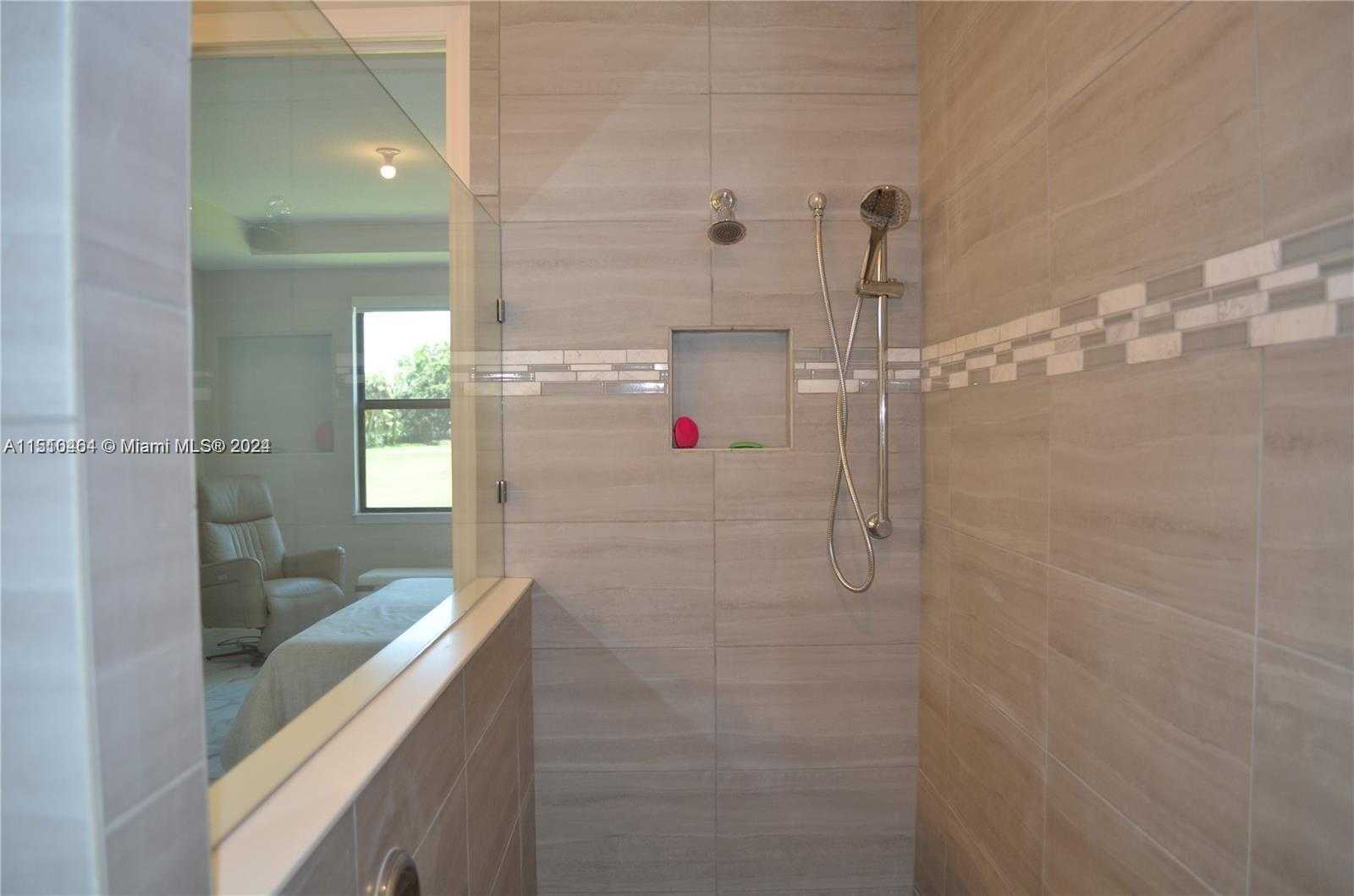 Small Image of 8161 NW 78th St, Tamarac, FL 33321, USA Number 25