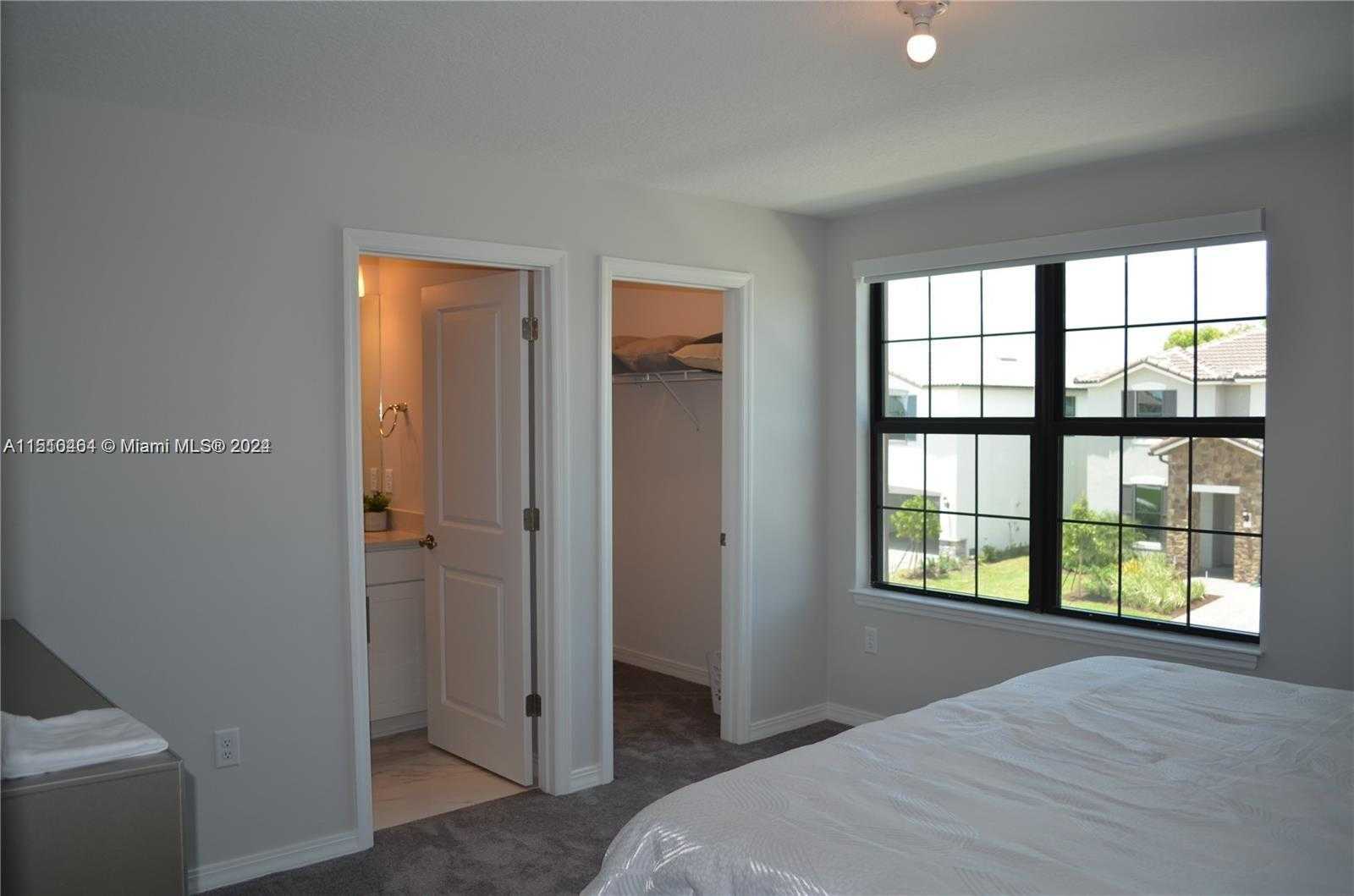 Small Image of 8161 NW 78th St, Tamarac, FL 33321, USA Number 35