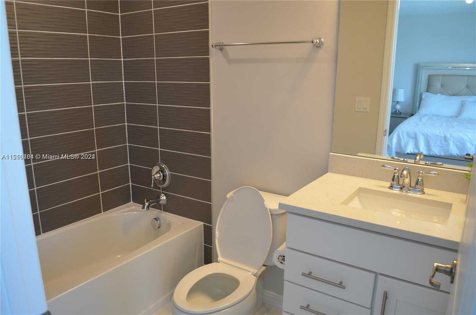 Small Image of 8161 NW 78th St, Tamarac, FL 33321, USA Number 39