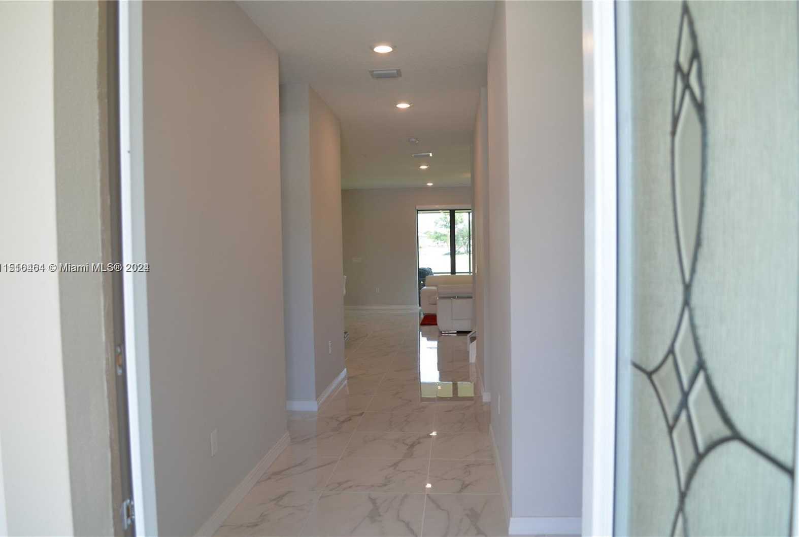 Small Image of 8161 NW 78th St, Tamarac, FL 33321, USA Number 7